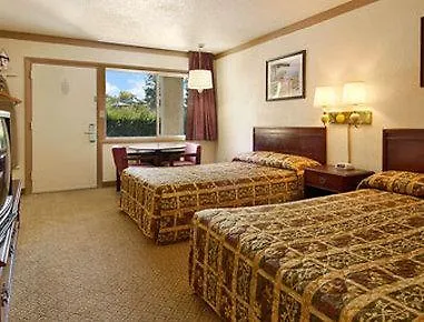 Super 8 By Wyndham Williamsburg/Historic Area Hotel  Williamsburg